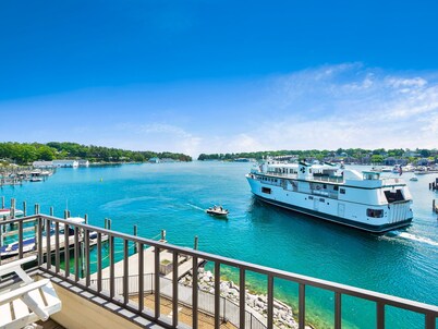 Waterfront Balcony & Downtown Views | Pool, Hot Tub, Sauna