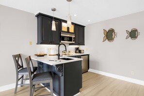 Coffee/tea maker, fridge, microwave, stovetop