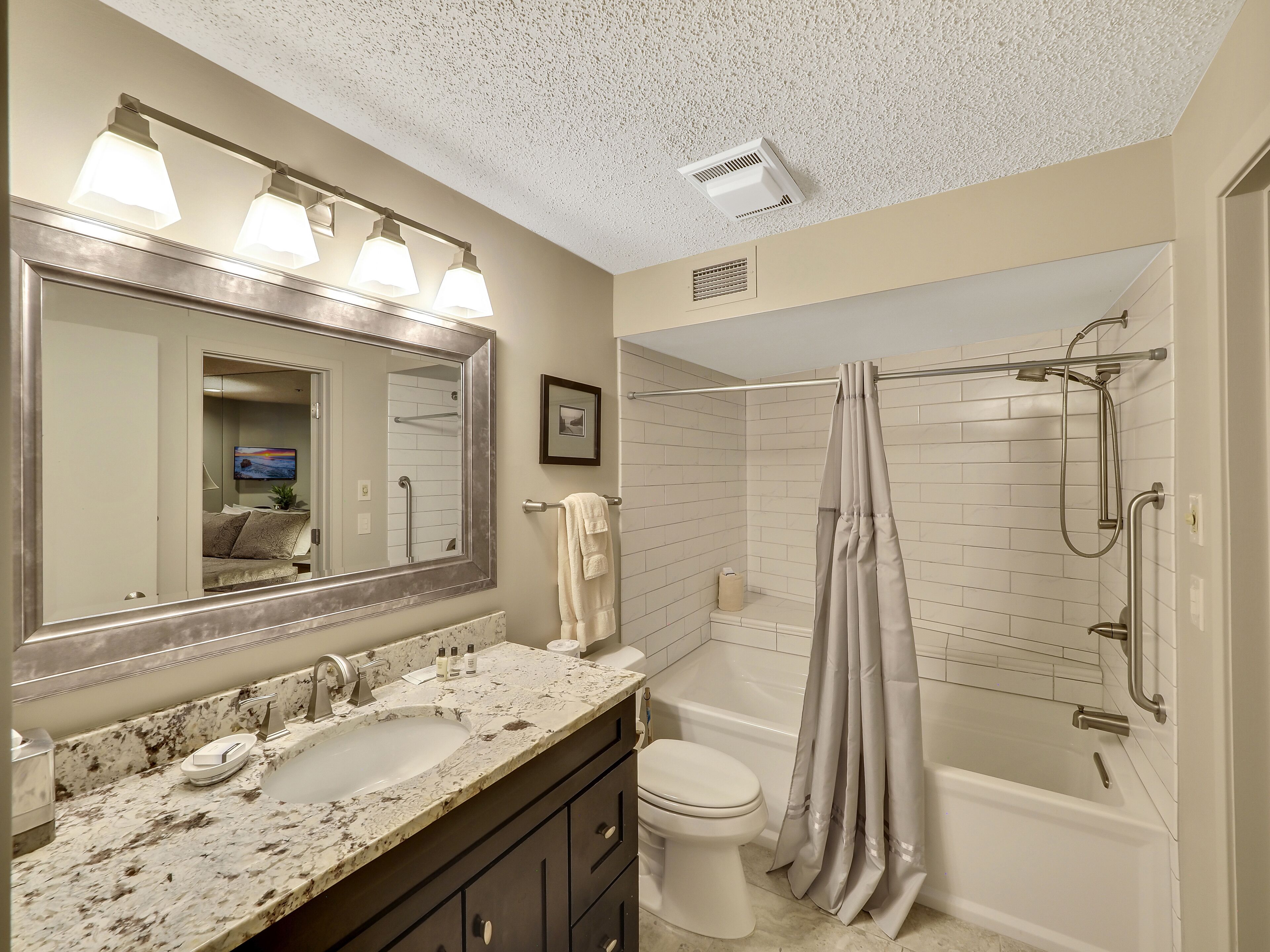 Combined shower/bathtub, hair dryer, towels