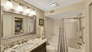 Combined shower/bathtub, hair dryer, towels
