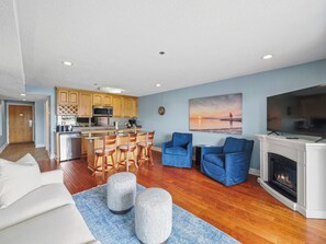 Smart TV, fireplace