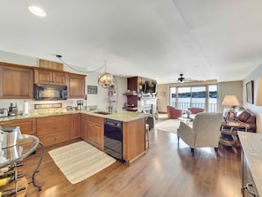 Refrigerador, microondas, placa de cocina, lavavajillas