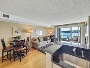 Televisor intel·ligent i llar de foc 