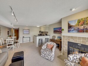 Smart TV, fireplace