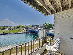 Property grounds - On Gorgeous Lake Charlevoix | Downtown Charlevoix | Pool, Hot Tub, Sauna (Charlevoix)