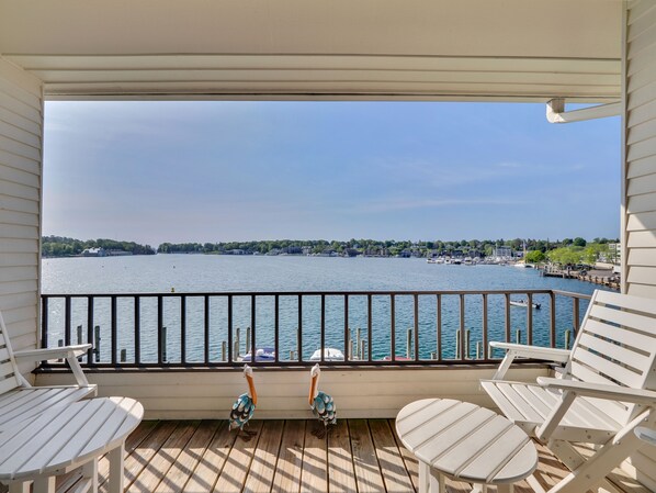 Property grounds - Spacious Lake Charlevoix Condo | Downtown Charlevoix | Pool, Hot Tub, Sauna (Charlevoix)