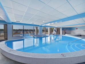 Una piscina techada, una piscina climatizada