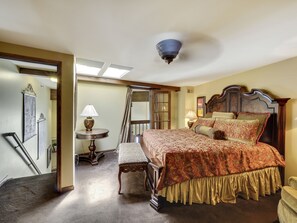2 bedrooms, iron/ironing board, free WiFi, bed sheets - Edgewater 354 |Top-Floor 2BR Condo | Pool, Hot Tub, Sauna | Sleeps 6 (Charlevoix)