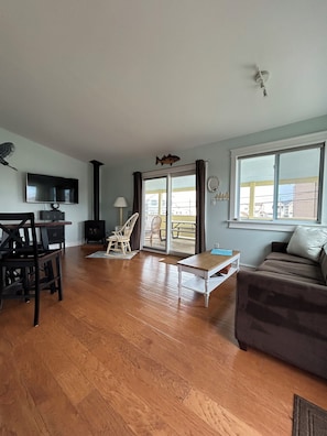 Smart TV, fireplace - 🇺🇸 Labor Day is Coming 🇺🇸  Bridge to Long Beach Island 🇺🇸 (Manahawkin)