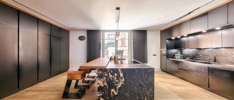 Refrigerador, microondas, horno, placa de cocina