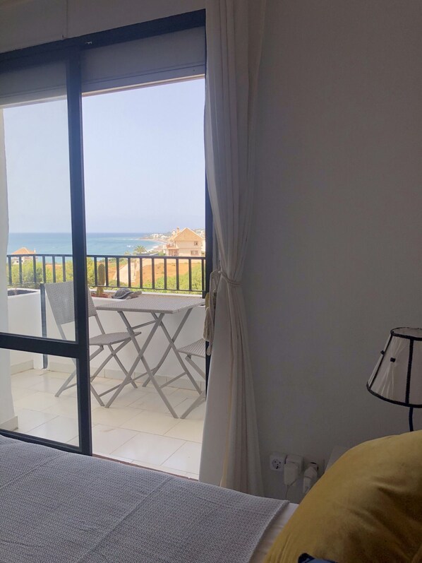 2 عدّة غرف نوم ومكواة/لوح كي وواي فاي مجانًا وملاءات أسرّة