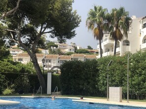 حمّام سباحة خارجي