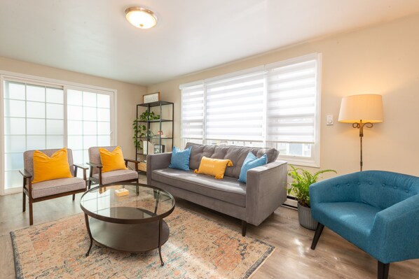 Smart TV, reproductor de DVD, libros y videoteca 