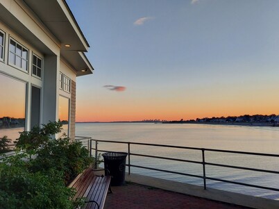 3 bedroom condo nestled in Historic fishing village - dog friendly