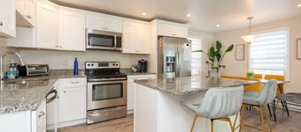 3 bedroom condo nestled in Historic fishing village - dog friendly