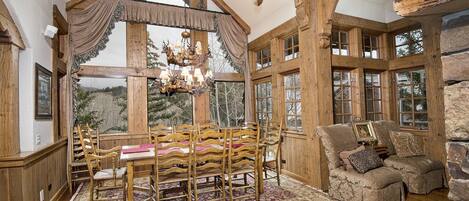 House, 5 Bedrooms | Dining