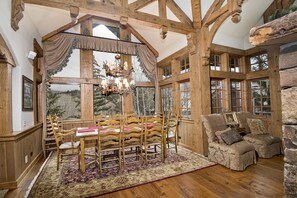 House, 5 Bedrooms | Dining