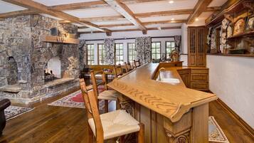 บ้านพัก, 5 ห้องนอน | ร้านอาหาร