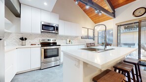 Private kitchen - Bigwood 63 Cozy Mountain Home, 1 Car Garage, Close to Eagle Lodge by RedAwning (Mammoth Lakes)