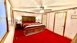 3 bedrooms, iron/ironing board, free WiFi, wheelchair access