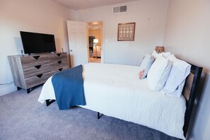5 室のベッドルーム、アイロン / アイロン台、WiFi (無料)、ベッドシーツ
