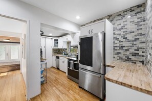 Private kitchen - PERFECT Location in Heart of Ft Lauderdale  (Fort Lauderdale)