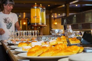 Petit déjeuner buffet compris tous les jours