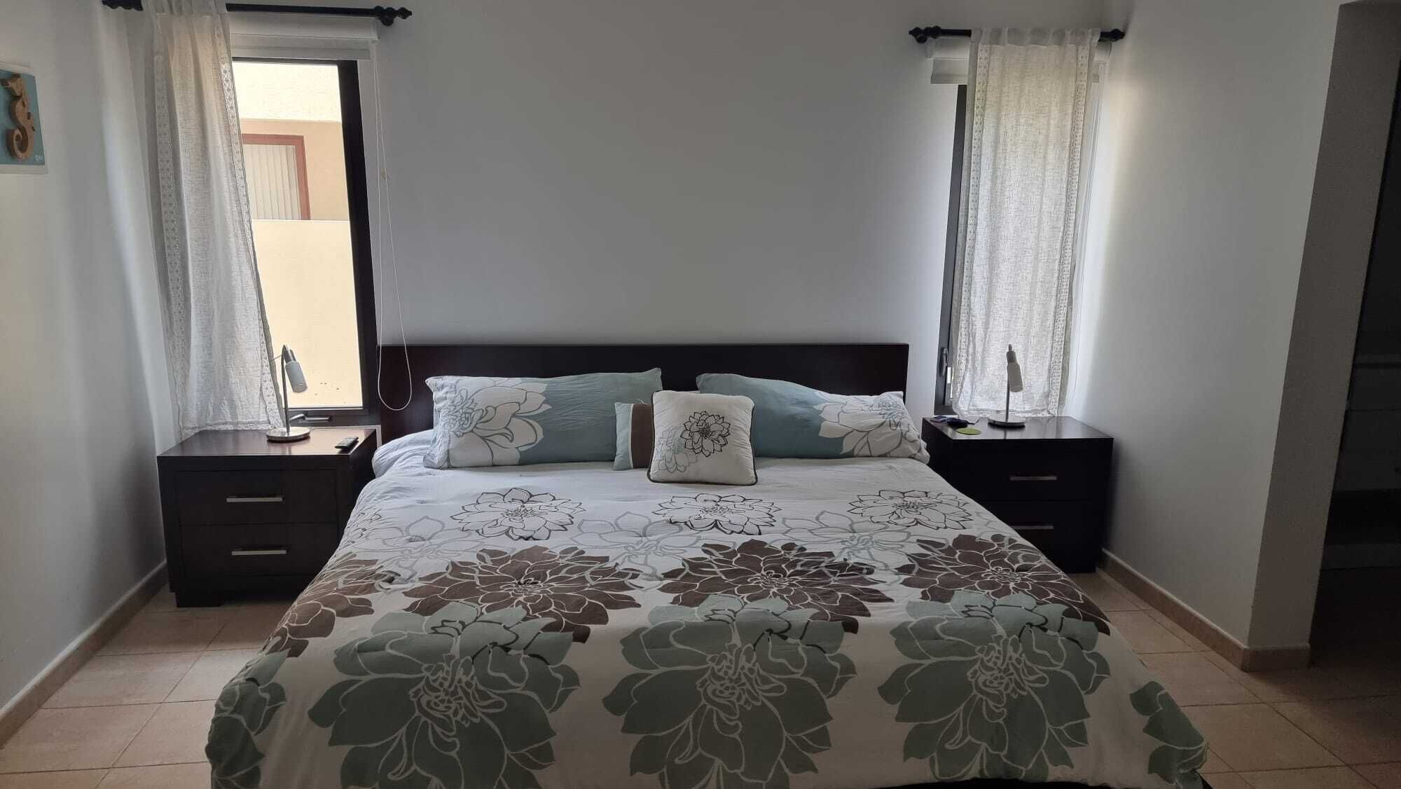 3 camere, una scrivania, ferro/asse da stiro, culla da viaggio