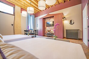 1 quarto, Wi-Fi de cortesia, roupa de cama