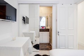 2 habitaciones, tabla de planchar con plancha y wifi gratis 