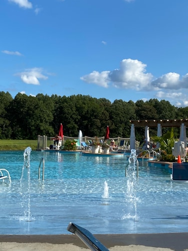 5/6 bedroom, 5 bath, 12 sleeps on beds, 3 LR & 3 ensuit bath, 1 adjoining bath