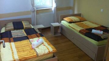 4 chambres, lit parapluie, Wi-Fi gratuit, draps fournis