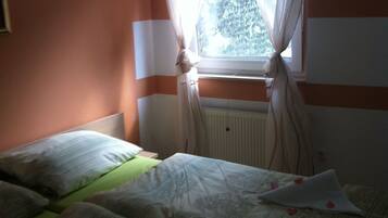 4 Schlafzimmer, Reisekinderbett, kostenloses WLAN, Bettwäsche