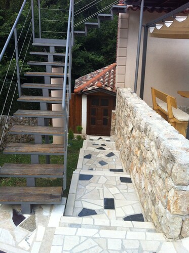 Sample text: Vacation home in a peaceful setting 4 km from the sea Villa Luana