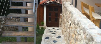 Sample text: Vacation home in a peaceful setting 4 km from the sea Villa Luana