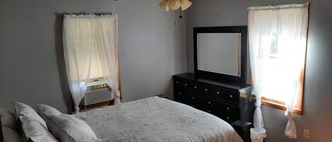 2 bedrooms, iron/ironing board, travel cot, free WiFi