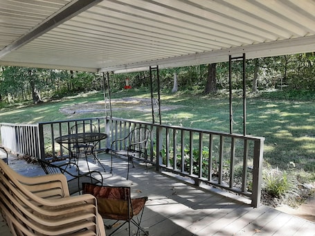 Restauration extérieure. Secluded 2 bedroom home close to Hermann
