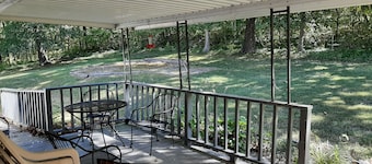 Secluded 2 bedroom home close to Hermann
