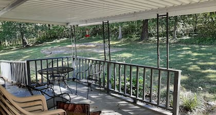 Secluded 2 bedroom home close to Hermann
