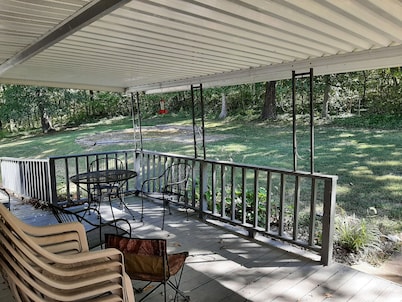 Secluded 2 bedroom home close to Hermann