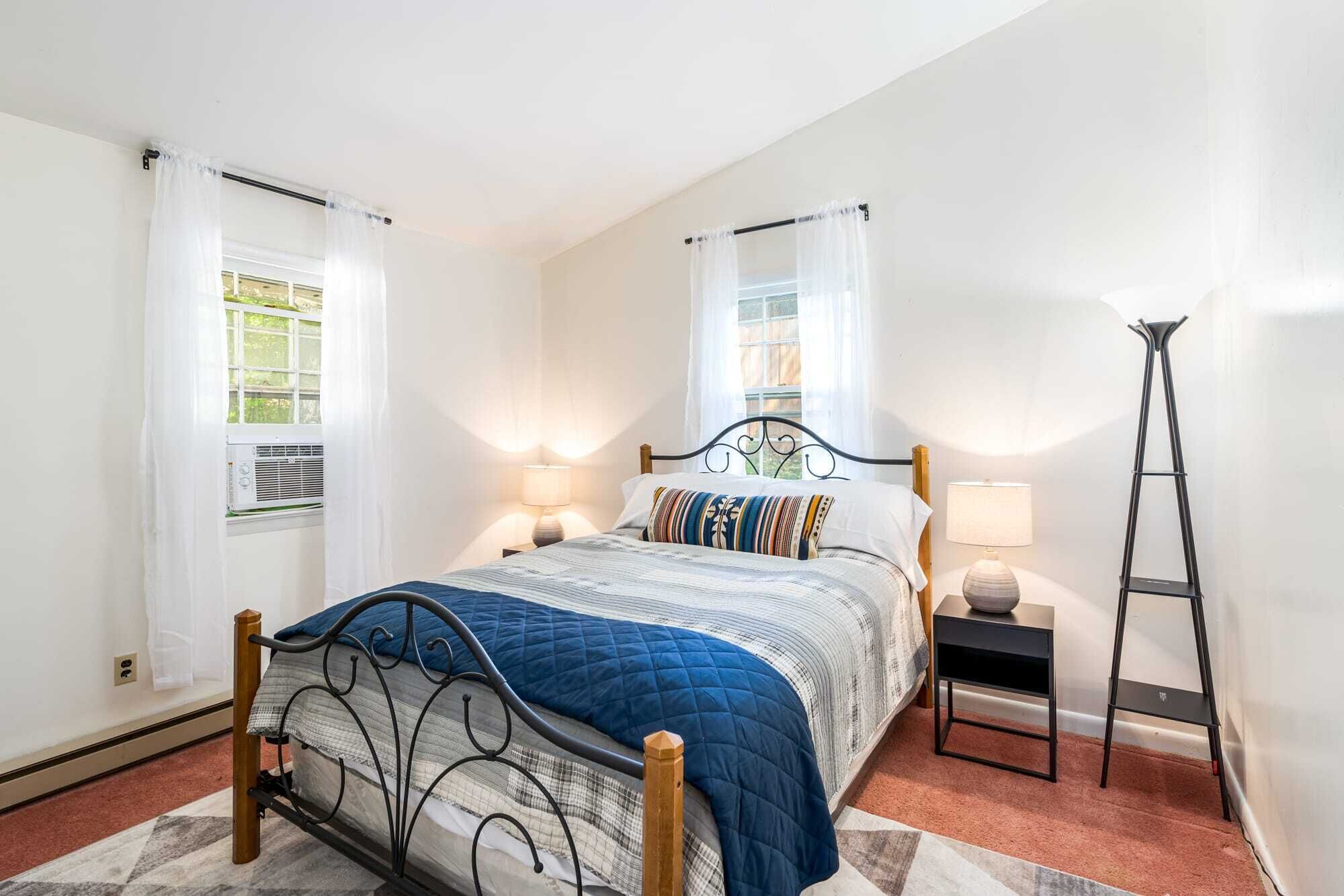 2 habitaciones, tabla de planchar con plancha, wifi y ropa de cama 