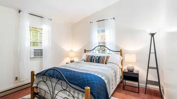 2 habitaciones, tabla de planchar con plancha, wifi y ropa de cama