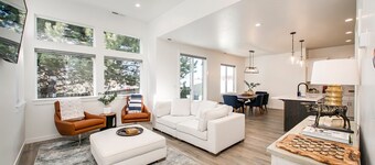 #HabitueHomes - Crossroads Retreat - Hot Tub!