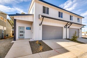 Exterior - #HabitueHomes - Crossroads Retreat - Hot Tub! (Boise)