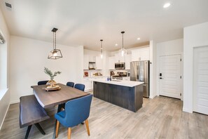 Dining - #HabitueHomes - Crossroads Retreat - Hot Tub! (Boise)
