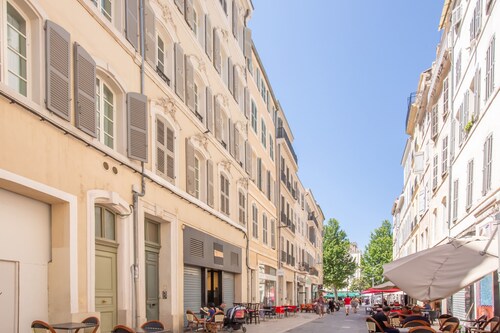 L'OLIVIER : bel appartement au calme à 2 pas du Vieux Port