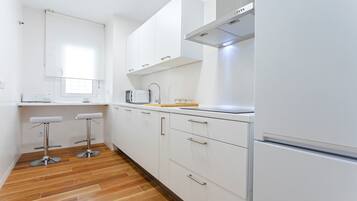 Fridge, microwave, dishwasher, coffee/tea maker