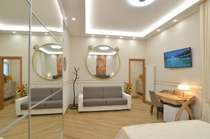 Decoración individual, mobiliario individual, escritorio