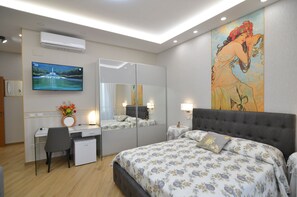Individually decorated, individually furnished, desk, laptop workspace - Caserta Deluxe Bis (Caserta)