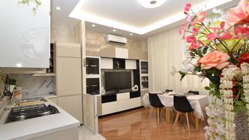 Appartamento Deluxe | Cucina privata | Macchina per caffè espresso, macchina per tè/caffè, bollitore elettrico